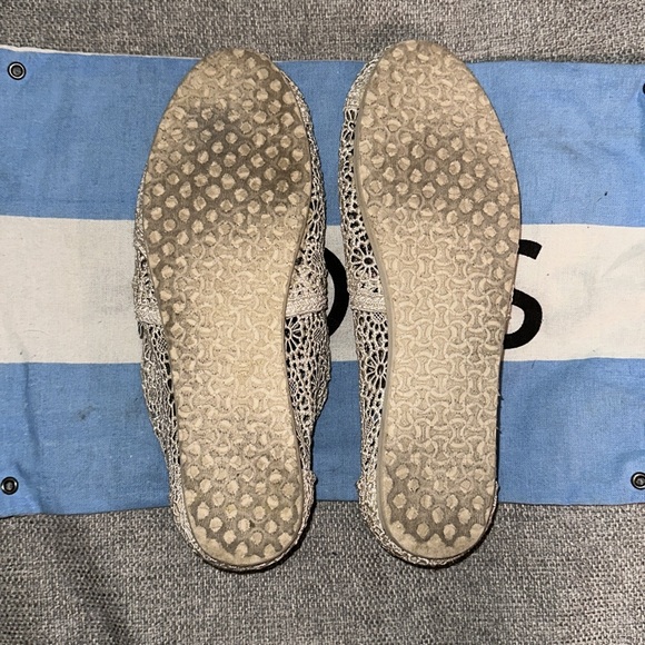 Like new Tom’s - Picture 3 of 4